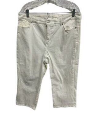 Gloria Vanderbilt 16 White Rail Straight Slimming Capri Clean Girl Minimalist